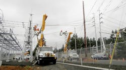 Central Lincoln crews transfer the final conductor to the newly built steel structure. The 927 AAAC double-bundle conductor is one of two feeds serving the northern half of the district. Central Lincoln crews transfer the final conductor to the newly built steel structure. The 927 AAAC double-bundle conductor is one of two feeds serving the northern half of the district.