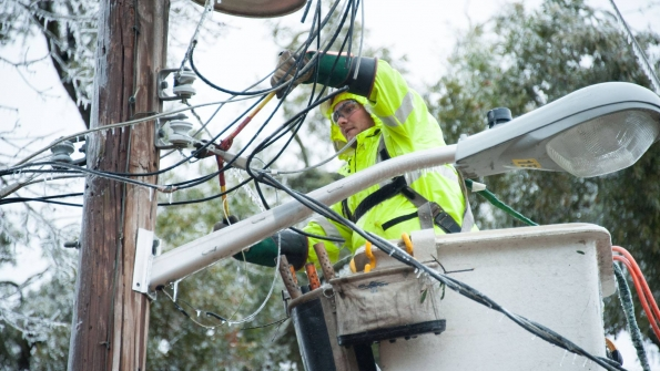 Santee Cooper lineman