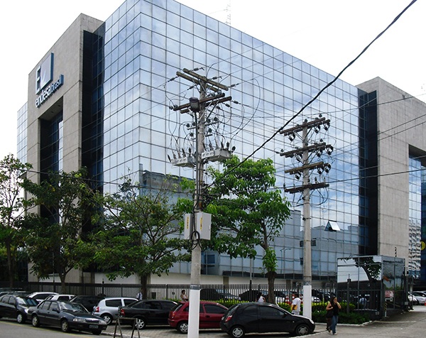 Noja power recloser installation