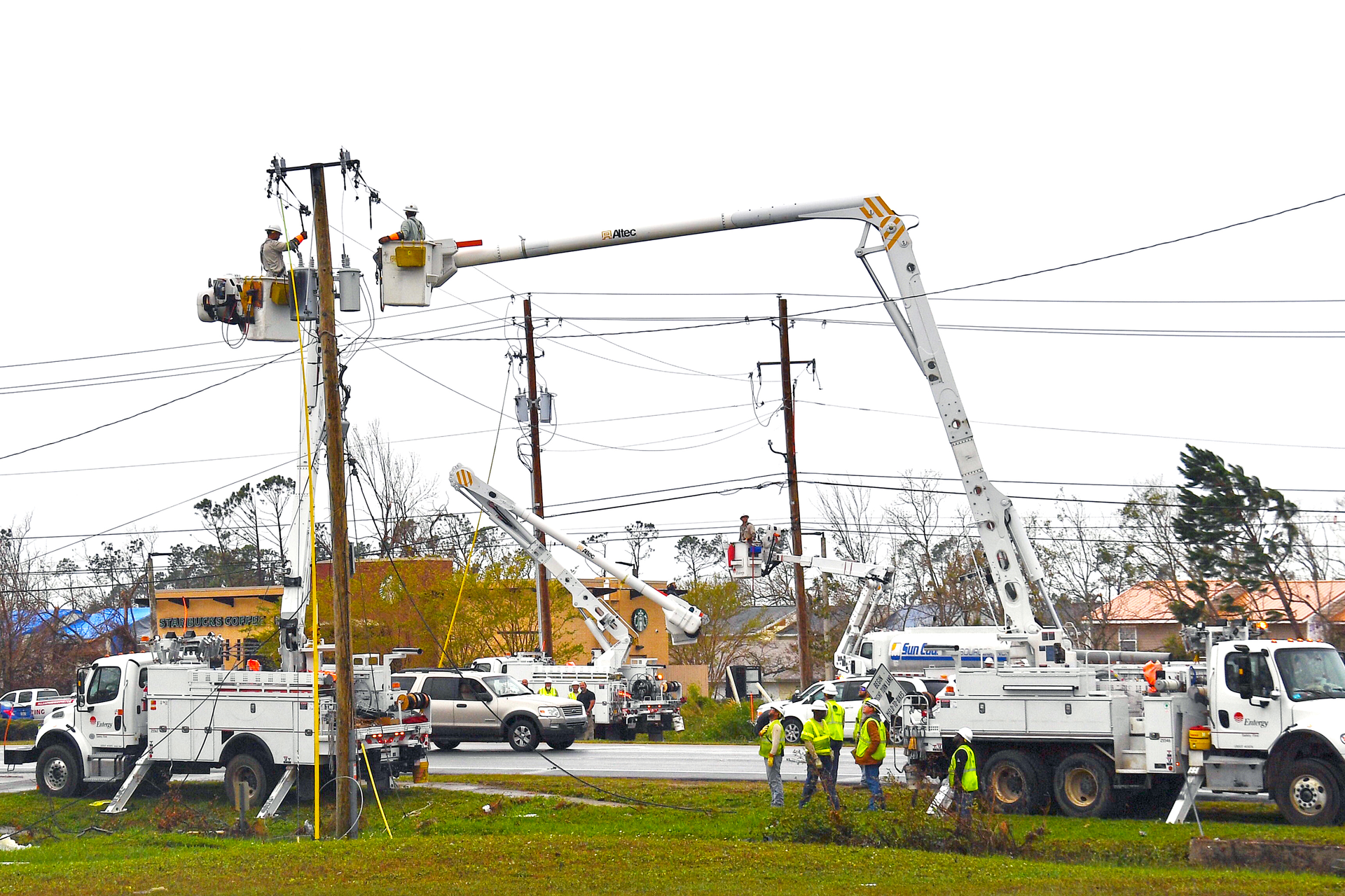 Entergy crews