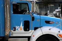 A PG&E truck with workers A PG&E truck with workers