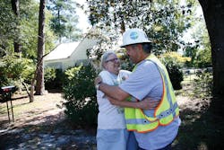 Tdworld Com Sites Tdworld com Files 34 904 Woman Lineworker Hug Tdworld Com Sites Tdworld com Files 34 904 Woman Lineworker Hug