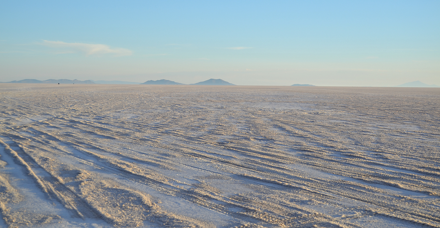 Salar de Uyuni, the world&rsquo;s largest salt flat