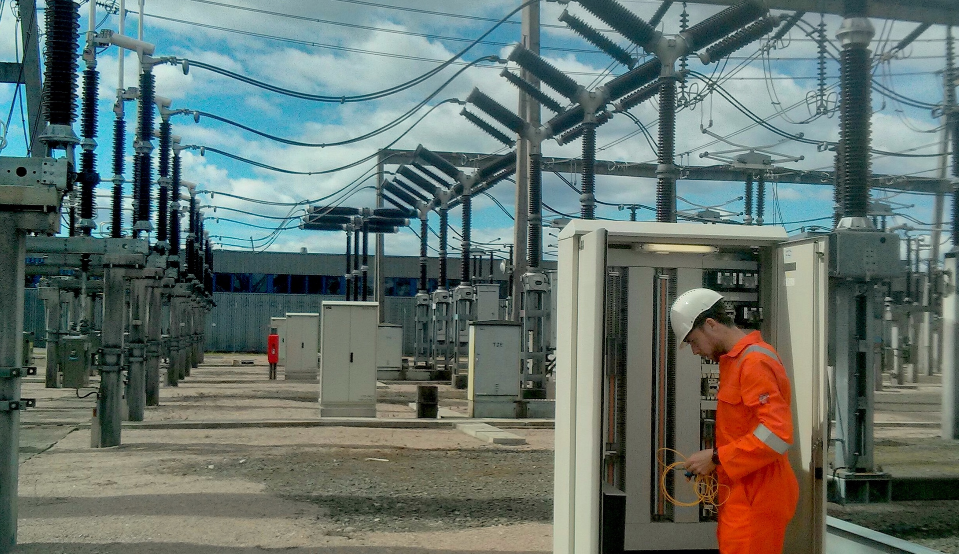 Statnett installation of Synaptec Refase system.jpg