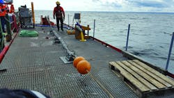 Sealed cable end with floatable markers and a yellow-colored subsea cable cutting tool Sealed cable end with floatable markers and a yellow-colored subsea cable cutting tool