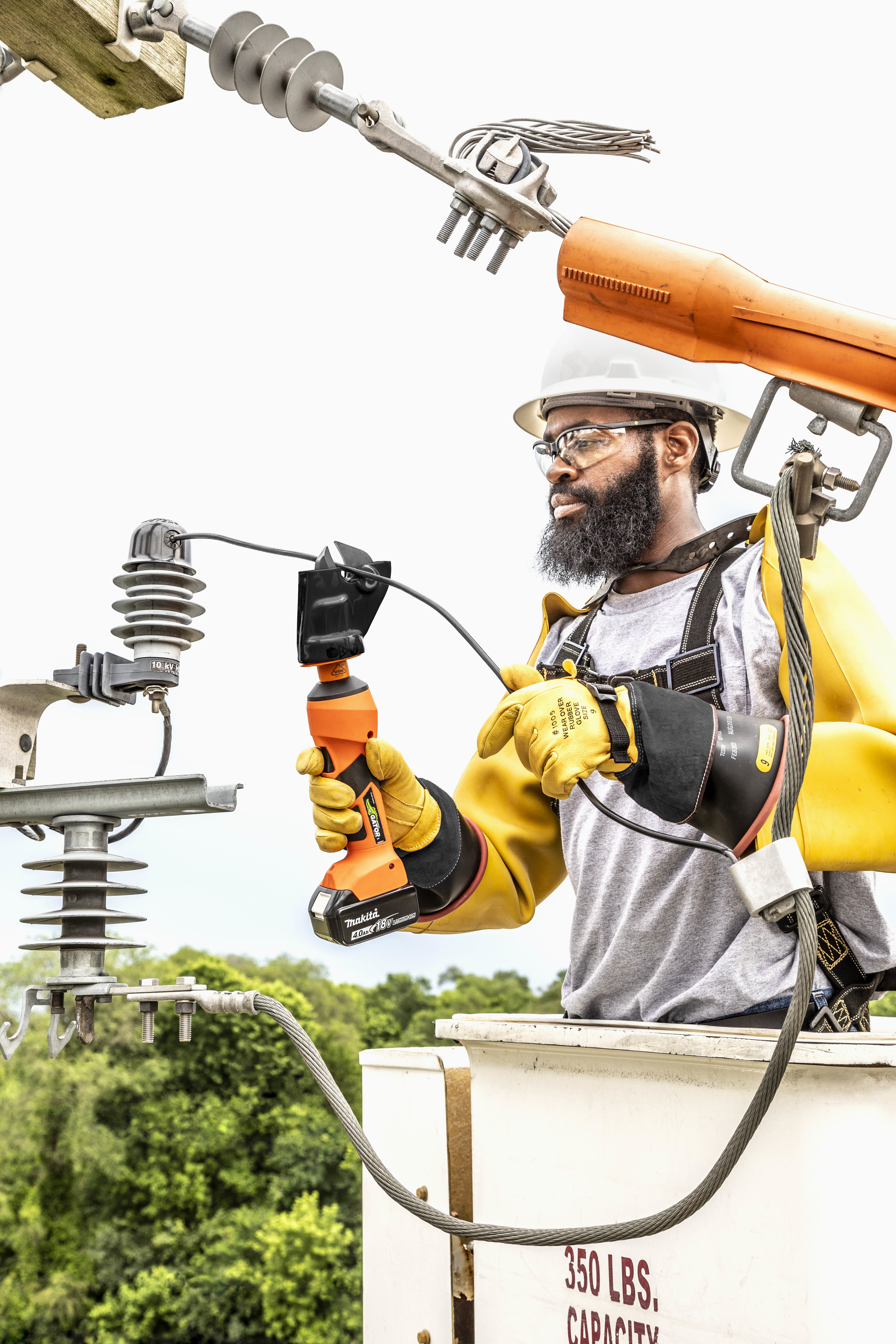 Insulated Battery Tool_In Use Overhead_2019 (1).jpg