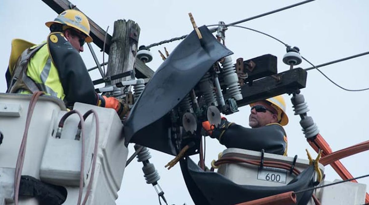 Tdworld 20182 Employees Working On Electric Lines tmb Newsbanner