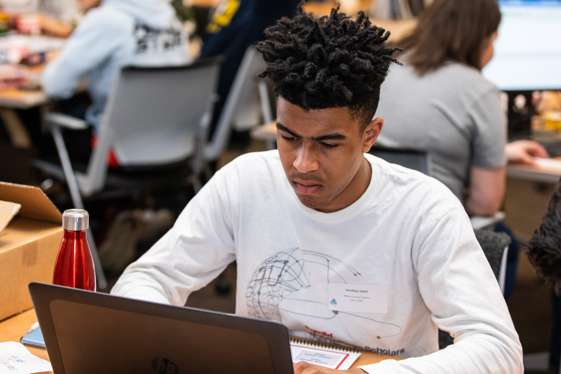 ComEd STEM Programs student participating in Power Challenge online programming content