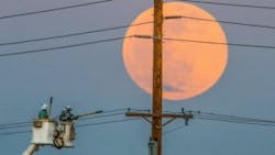 SRP linemen conduct maintenance on a power line. SRP linemen conduct maintenance on a power line.