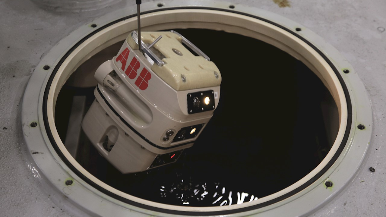 T Xplore Submersible Robot Goes Into Power Transformer Hitachi Abb Power Grids 5f2c6a2b3cc11