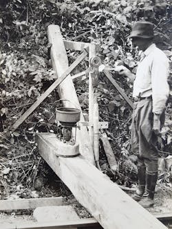 Pouring zinc into bridge socket of the dead end fitting circa 1926. Pouring zinc into bridge socket of the dead end fitting circa 1926.