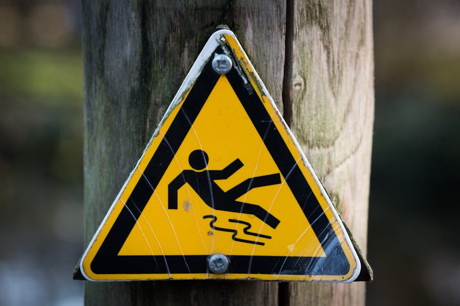 Five-Minute Meeting: Preventing Falls on Steep Terrain - Training and  Workshops for Arborists