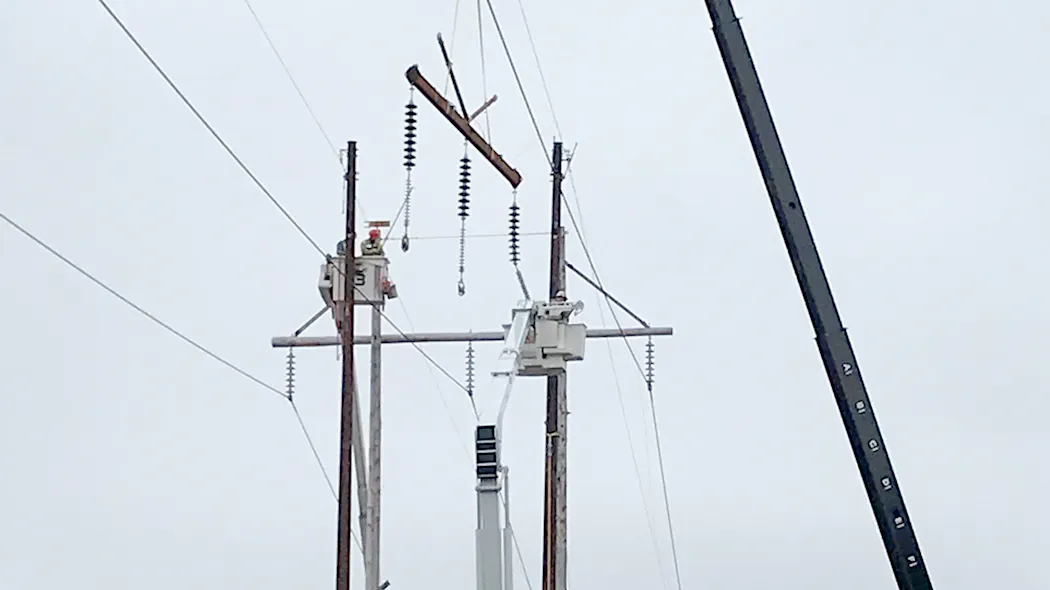 Contractor Trains Crews on Live-Line Work Methods | T&D World