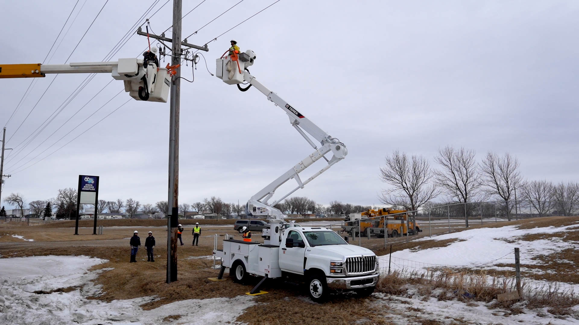 Aerial Device Features Jib Capacities for Trouble Truck Applications