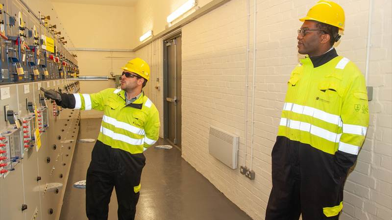 Spelthorne MP and Energy Minister Kwasi Kwarteng and SSEN Project Manager Joseph Hurling at SSEN's Sunbury substation.