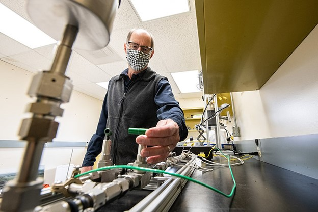 Greg Glatzmaier tests the high-temperature thermal/mechanical stability of sealants that are being used in equipment installed at the Nevada Solar One power plant. The process reduces trace levels of hydrogen in the power plant and maintains its original design efficiency and power production.