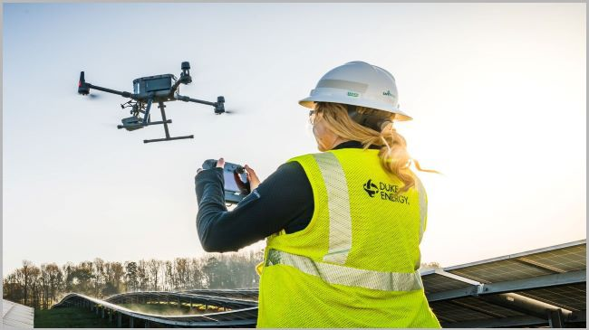 Solar Drone Photo2 Web Border Mid 60f5555544045