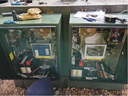 Main and secondary cabinets side by side. Main and secondary cabinets side by side.