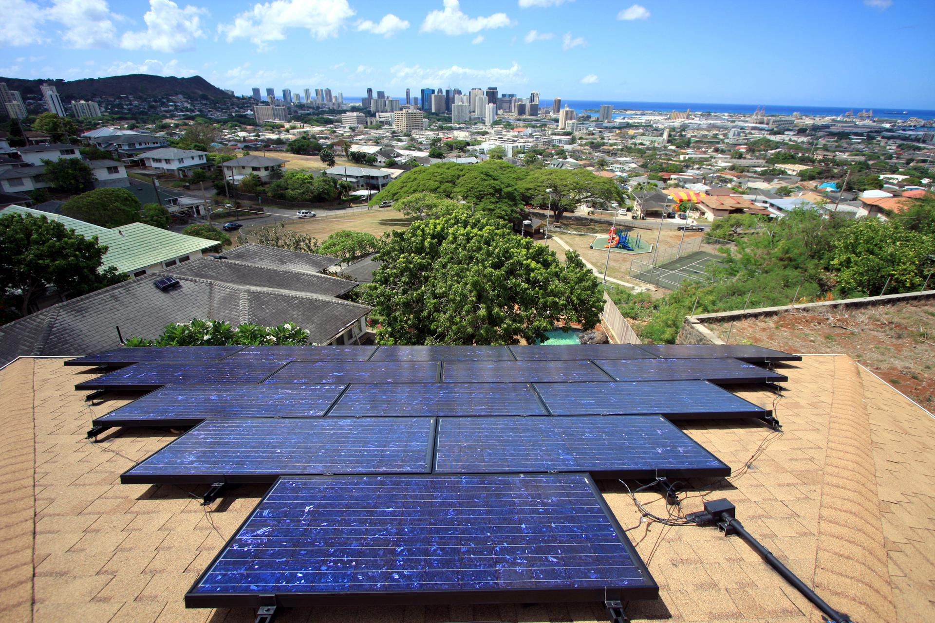 Rooftop solar photovoltaic arrays in Honolulu