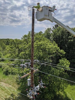 WPS crews install automation equipment on overhead lines, including state-of-the-art radio-controlled switching devices with FLISR capabilities.
