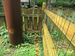 Very tight quarters: Proximity to fences and structures make access very difficult Very tight quarters: Proximity to fences and structures make access very difficult