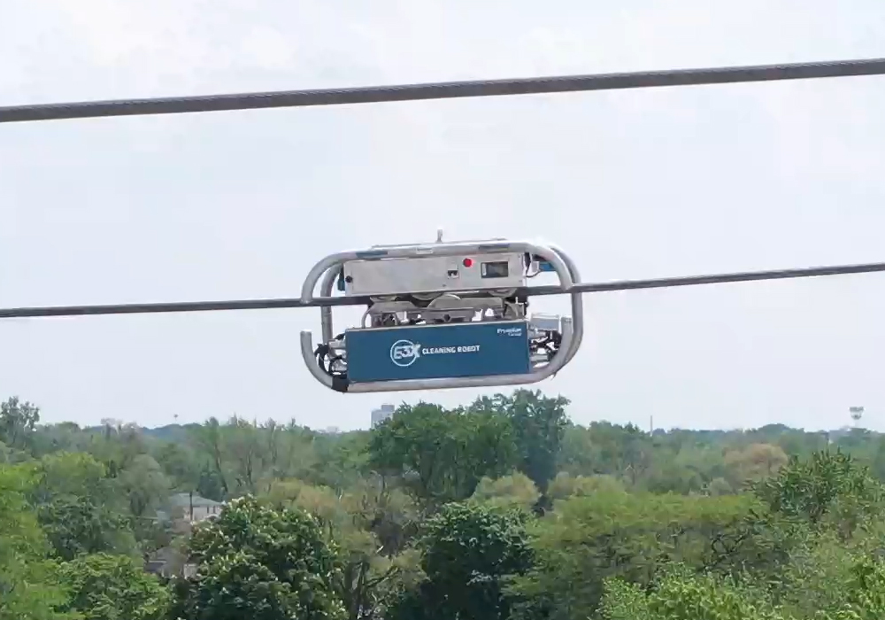 E3 X Trial Cleaning Robot Closeup 6140db050b95a