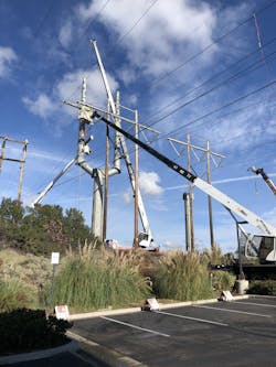 Setting the crossarm on the Y-Frame. Setting the crossarm on the Y-Frame.