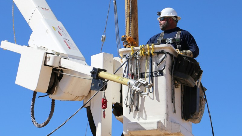 SRP Lineman Matt Hicks works on the Navajo Nation.