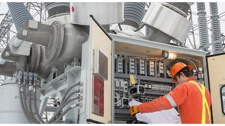 Figure 1: Throughout the pandemic, Hydro One and Hydro Ottawa collaborated to complete upgrades at Hawthorne Transmission Station to limit service disruptions to customers, especially as many Ottawa residents continued to work and study from home.