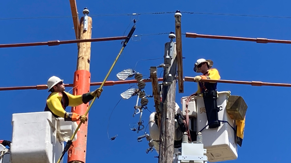 Crew Repairs Crossarm 940x520 627d6e63123ff