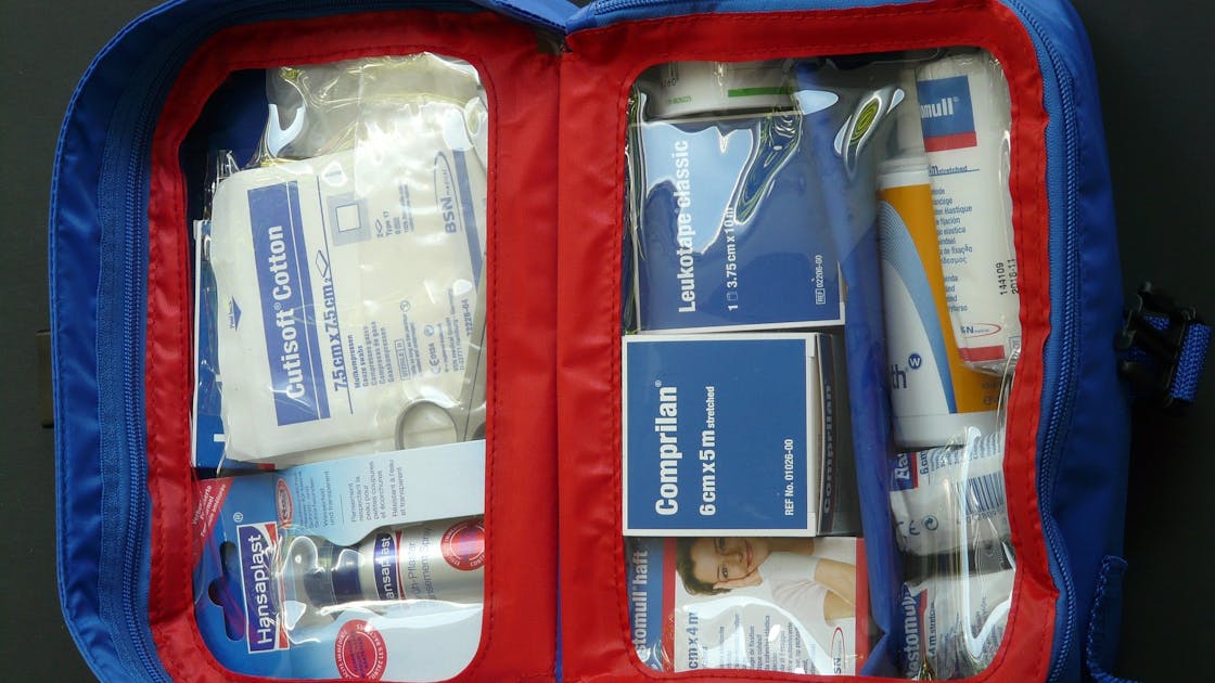 communicatie uitlaat Op het randje First Aid Kits: What You Need To Know | T&D World