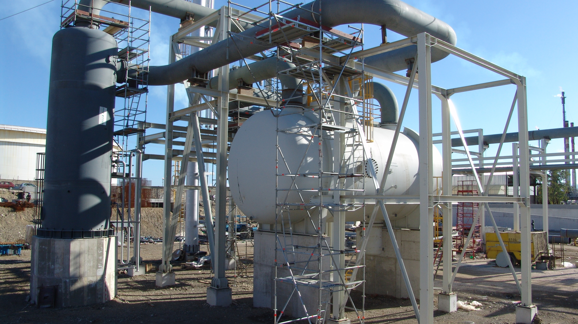 Hydrogen stored in a tank.