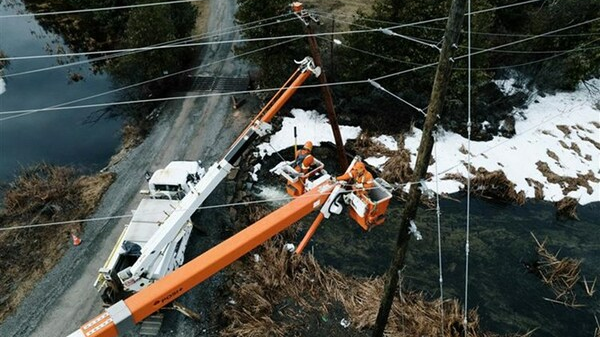 Hydro One Receives Assistance From Utilities and Contractors to Restore