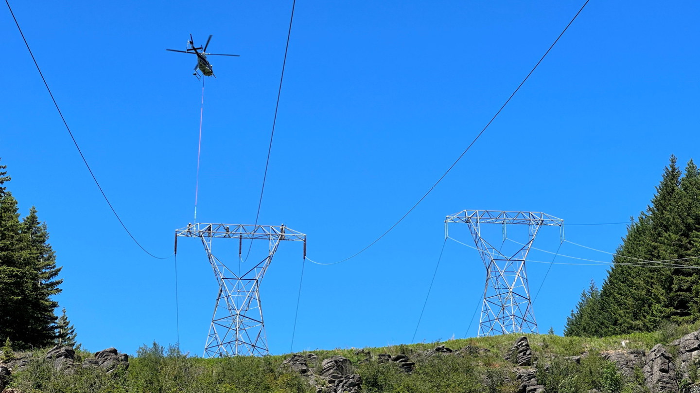 20230628 In The News Bpa Employs Helicopters As It Tends Power Lines In Effort To Prevent Wildfires 64a85cbc2ceba