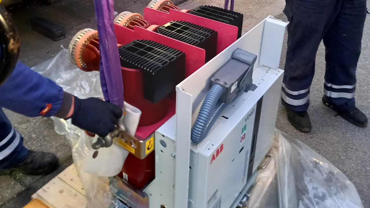 Vd4 G Vacuum Breaker Engie 64c7d3000994f