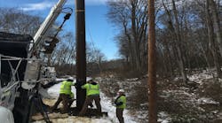 Pole base setting with line energized. Pole base setting with line energized.