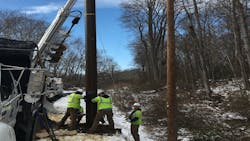 Pole base setting with line energized. Pole base setting with line energized.