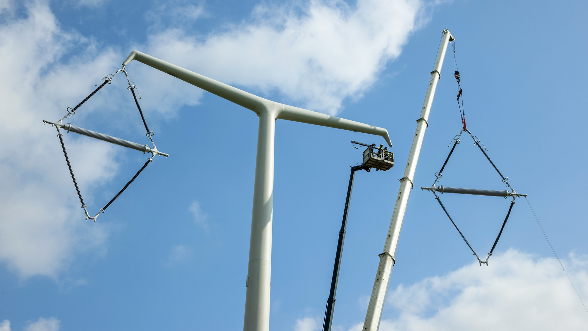 T Pylon Diamond Insulators Being Installed 64cd6da70d034