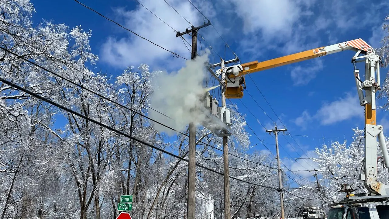 National Grid Crews Responding to Damage Caused by Ongoing Eastern New York Wind, Snow Storm - Vimarsana News