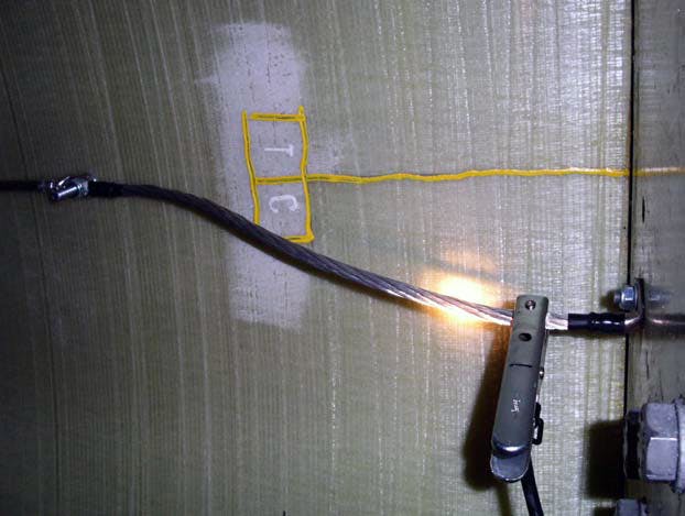 Lightning conductor resistance measurement at wind turbine hub.