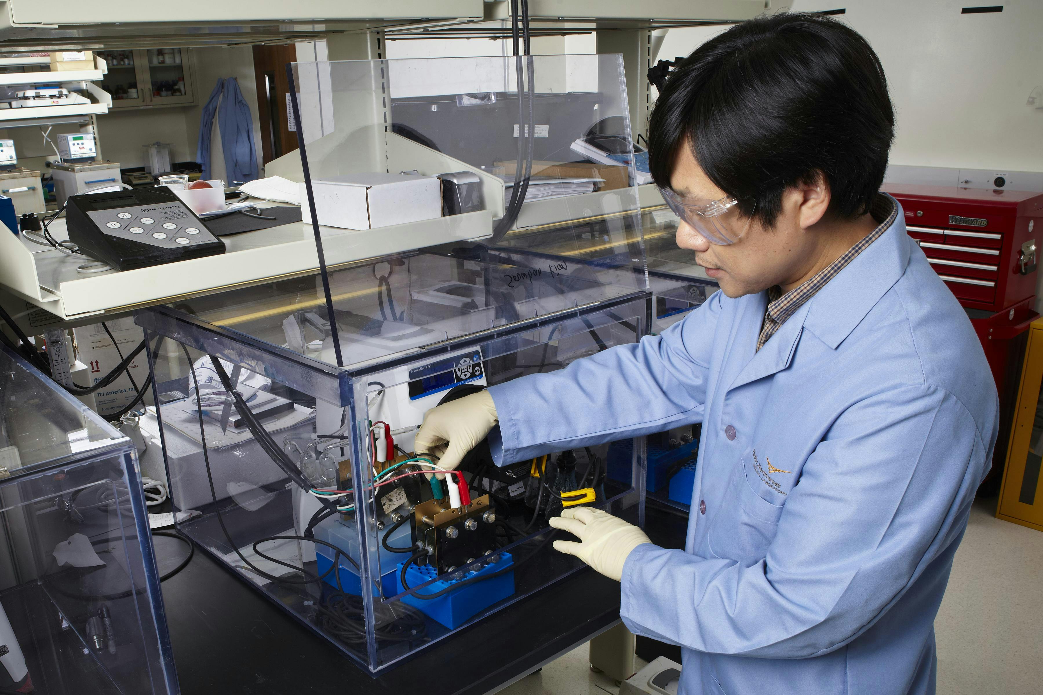 PNNL has designed and is testing a modular 1kW/1kWh vanadium redox flow battery with an optimized stack design.