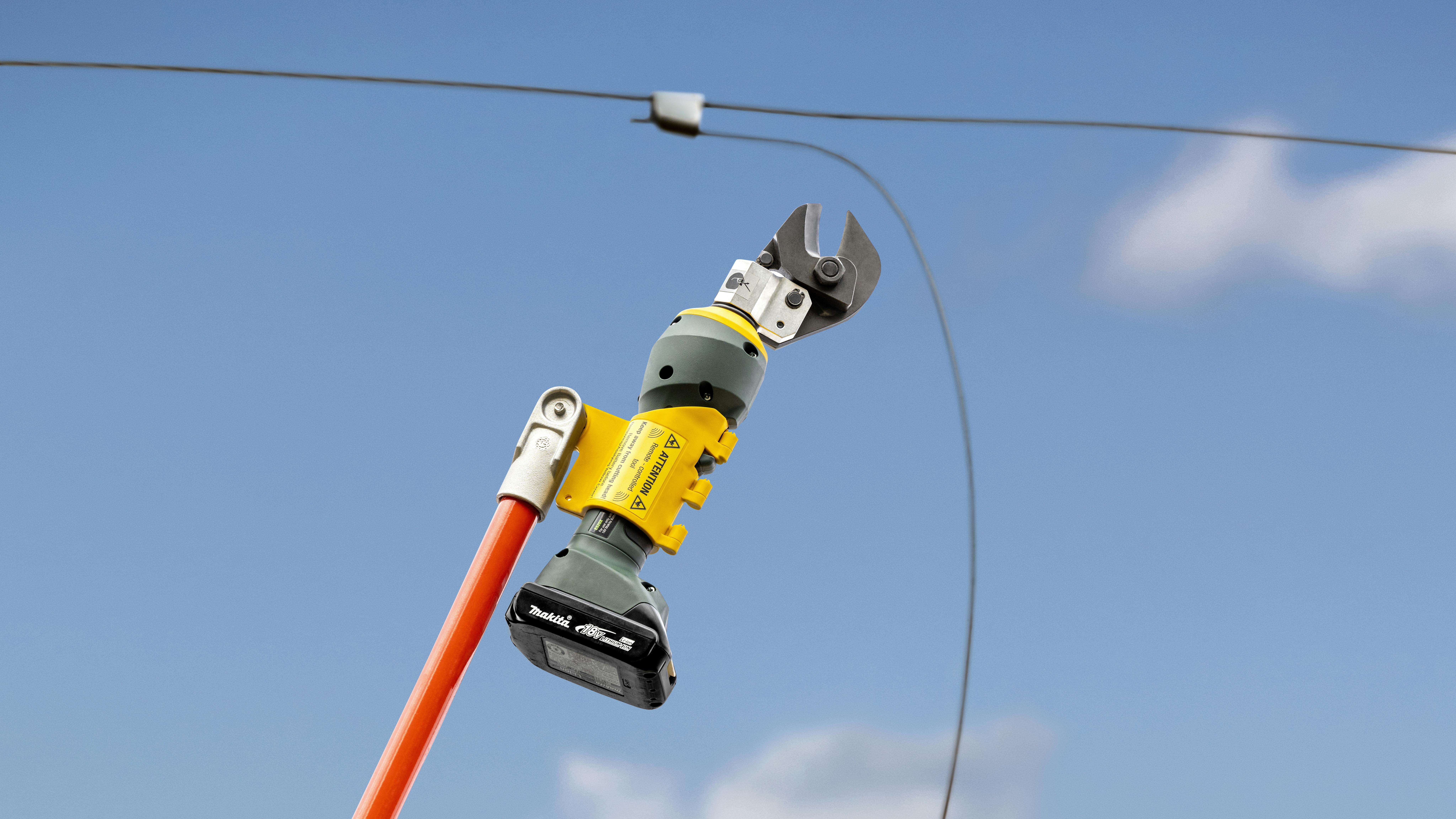 670d672e910e7702b67eae13 Greenlee Remote Overhead Cable Cutter Image