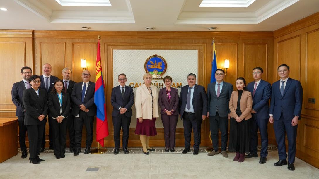 671157dc1302b82fa9a6ba79 Ebrd Signing