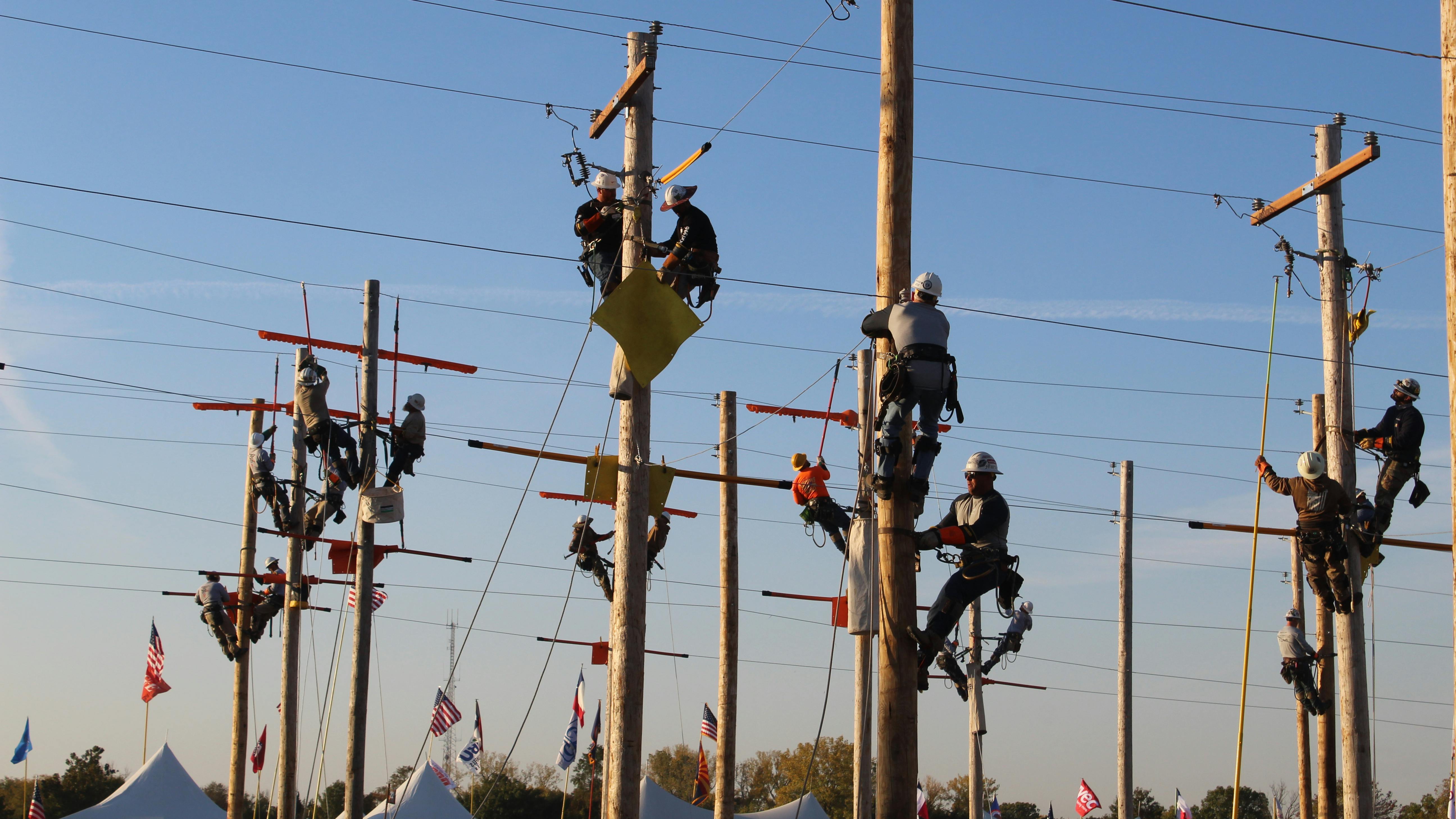 Soon after the sunlight first spilled over the Rodeo grounds, the journeyman teams got to work on their first event.