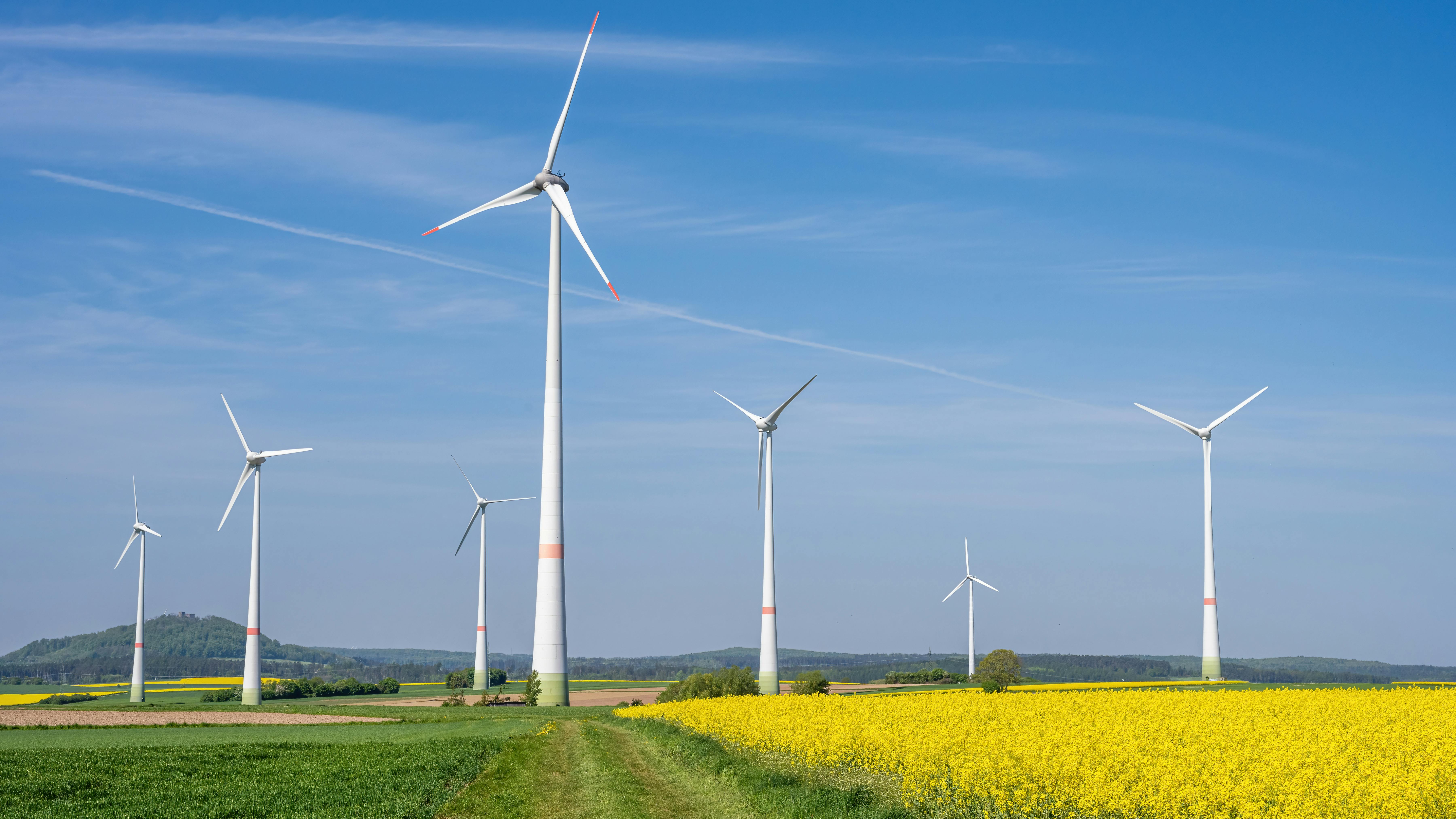 677fe60159f9d3659cab2927 Dreamstime Xxl 333340430