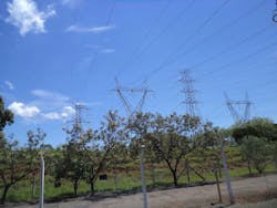 In cases where high-voltage lines are sectioned, contractors may need to share or exchange infrastructure with others, adhering to the network proceedings and criteria established by the line owner. In cases where high-voltage lines are sectioned, contractors may need to share or exchange infrastructure with others, adhering to the network proceedings and criteria established by the line owner.