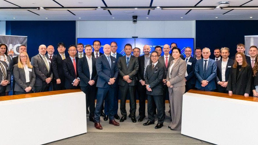 67e5c22fc90d41f49a852697 Group Photo Size