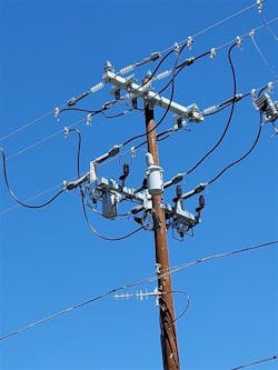 The recloser’s dead-front design enhances safety by preventing flashovers at the recloser itself, such as those caused by animal contact. The recloser’s dead-front design enhances safety by preventing flashovers at the recloser itself, such as those caused by animal contact.