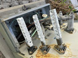 beach_rebuild_old_bus_bars_photo_1_vps beach_rebuild_old_bus_bars_photo_1_vps