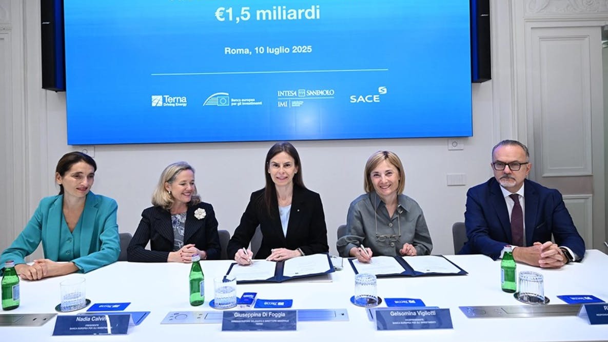From left: Alessandra Ricci, SACE CEO and General Manager, Nadia Calvi&ntilde;o, EIB Group President, Giuseppina Di Foggia, Terna CEO and General Manager, Gelsomina Vigliotti, EIB Vice-President, and Riccardo Dutto, Head of Industry Infrastructure in Intesa Sanpaolo&rsquo;s IMI Corporate and Investment Banking Division (photo Terna).